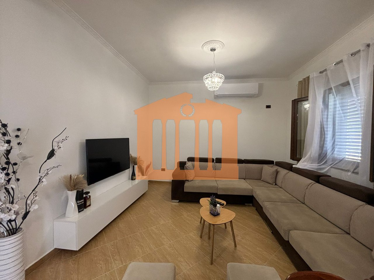 3 PIANI DI CANTINA DI UNA VILLA A SPITALL, IN AFFITTO!