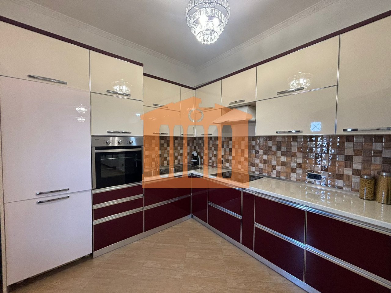 3 PIANI DI CANTINA DI UNA VILLA A SPITALL, IN AFFITTO!