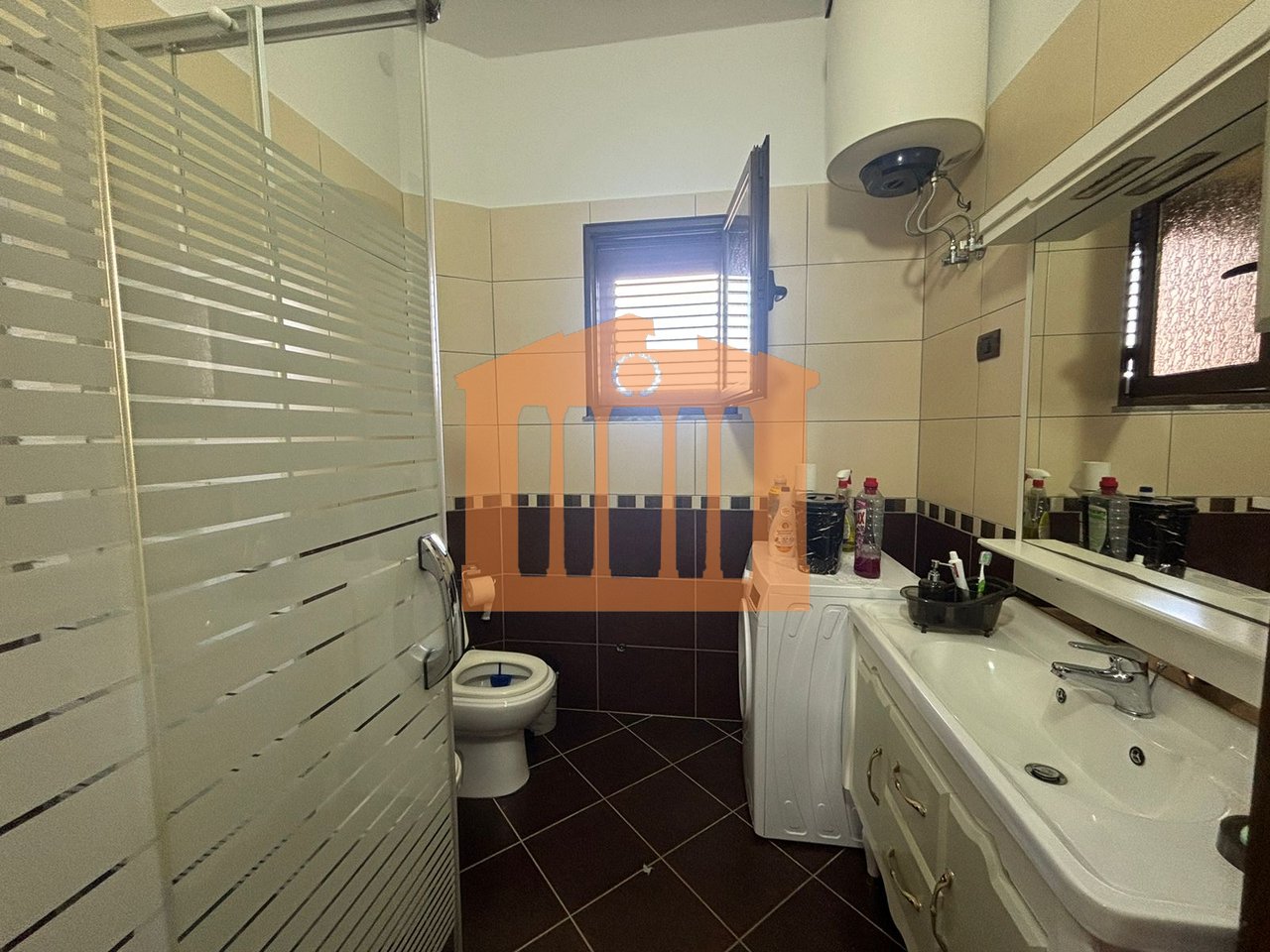 3 PIANI DI CANTINA DI UNA VILLA A SPITALL, IN AFFITTO!