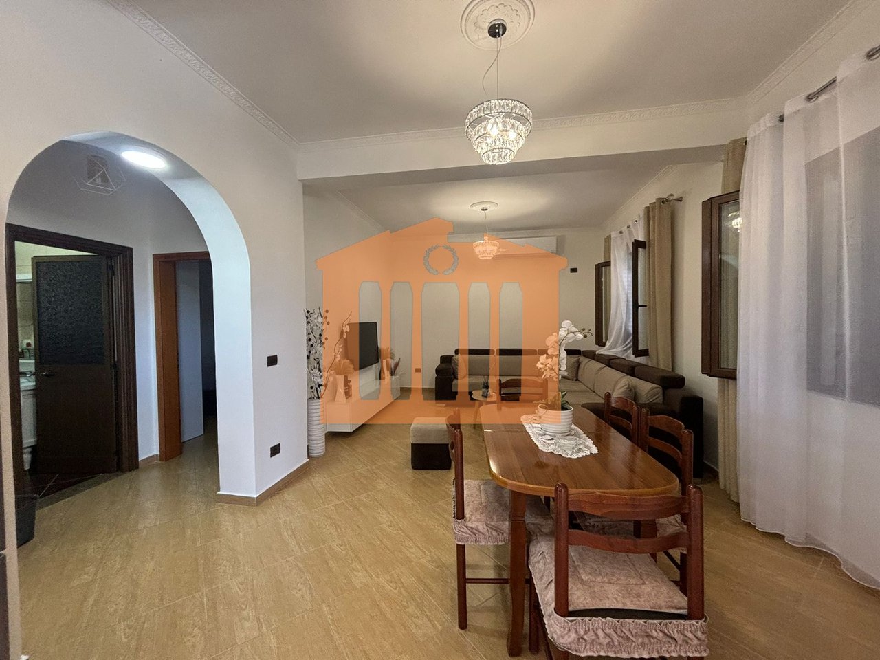 3 PIANI DI CANTINA DI UNA VILLA A SPITALL, IN AFFITTO!