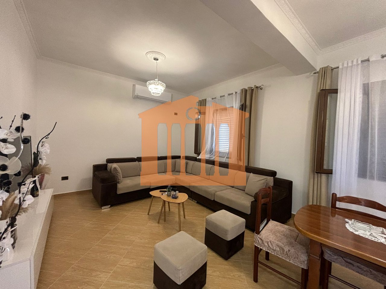 3 PIANI DI CANTINA DI UNA VILLA A SPITALL, IN AFFITTO!