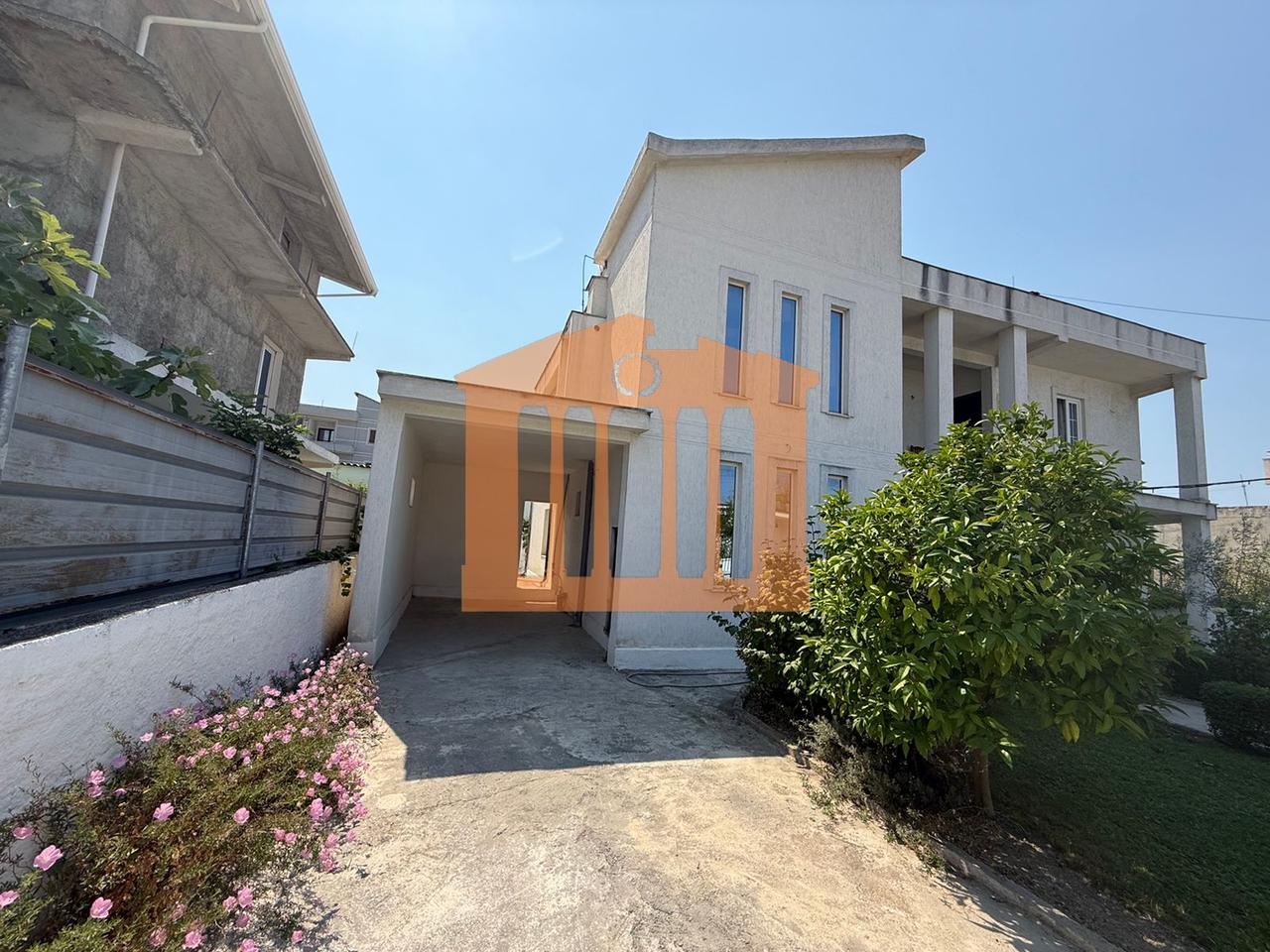 VILLA A DURAZZO, IN VENDITA!