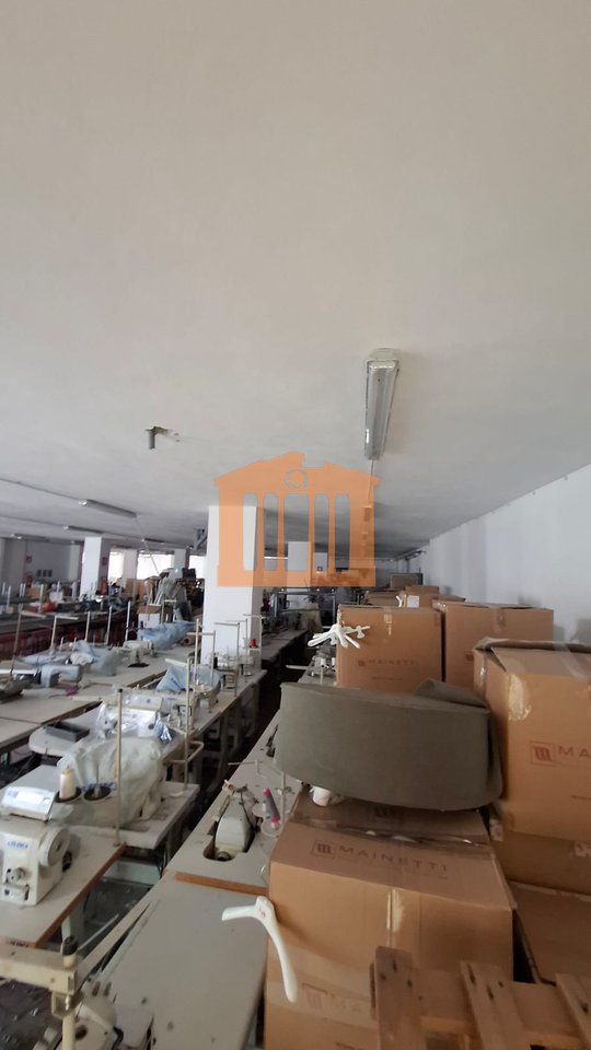 LOCALE COMMERCIALE A SHKOZA, IN AFFITTO!