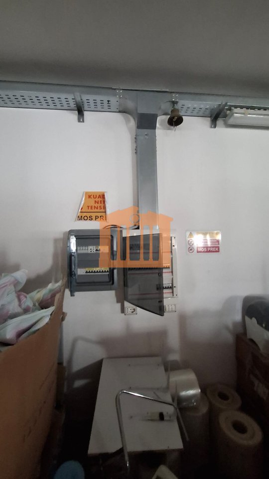 LOCALE COMMERCIALE A SHKOZA, IN AFFITTO!