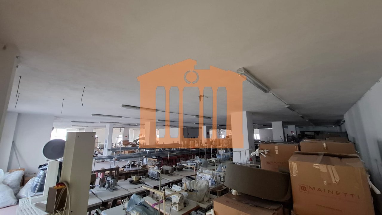 LOCALE COMMERCIALE A SHKOZA, IN AFFITTO!