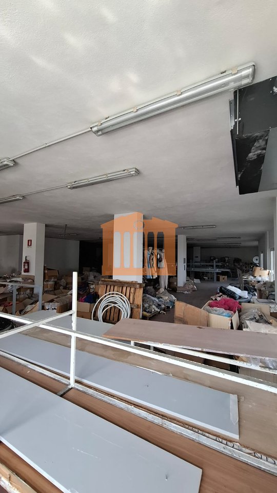 LOCALE COMMERCIALE A SHKOZA, IN AFFITTO!