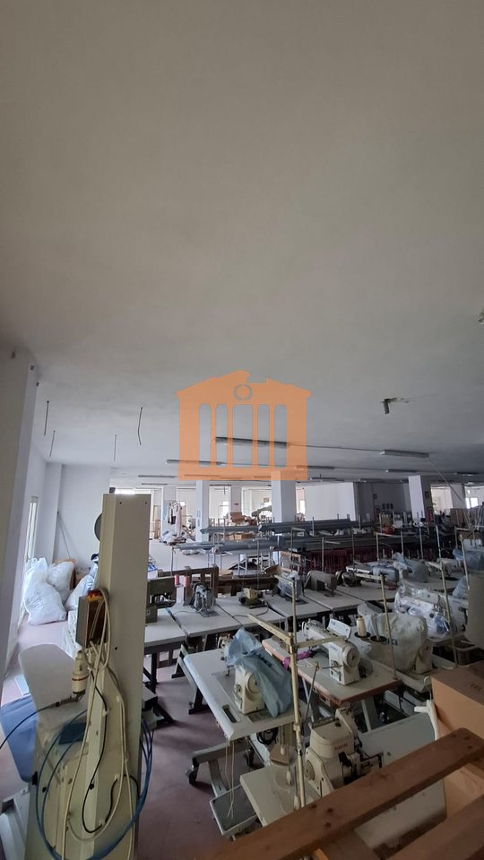 LOCALE COMMERCIALE A SHKOZA, IN AFFITTO!