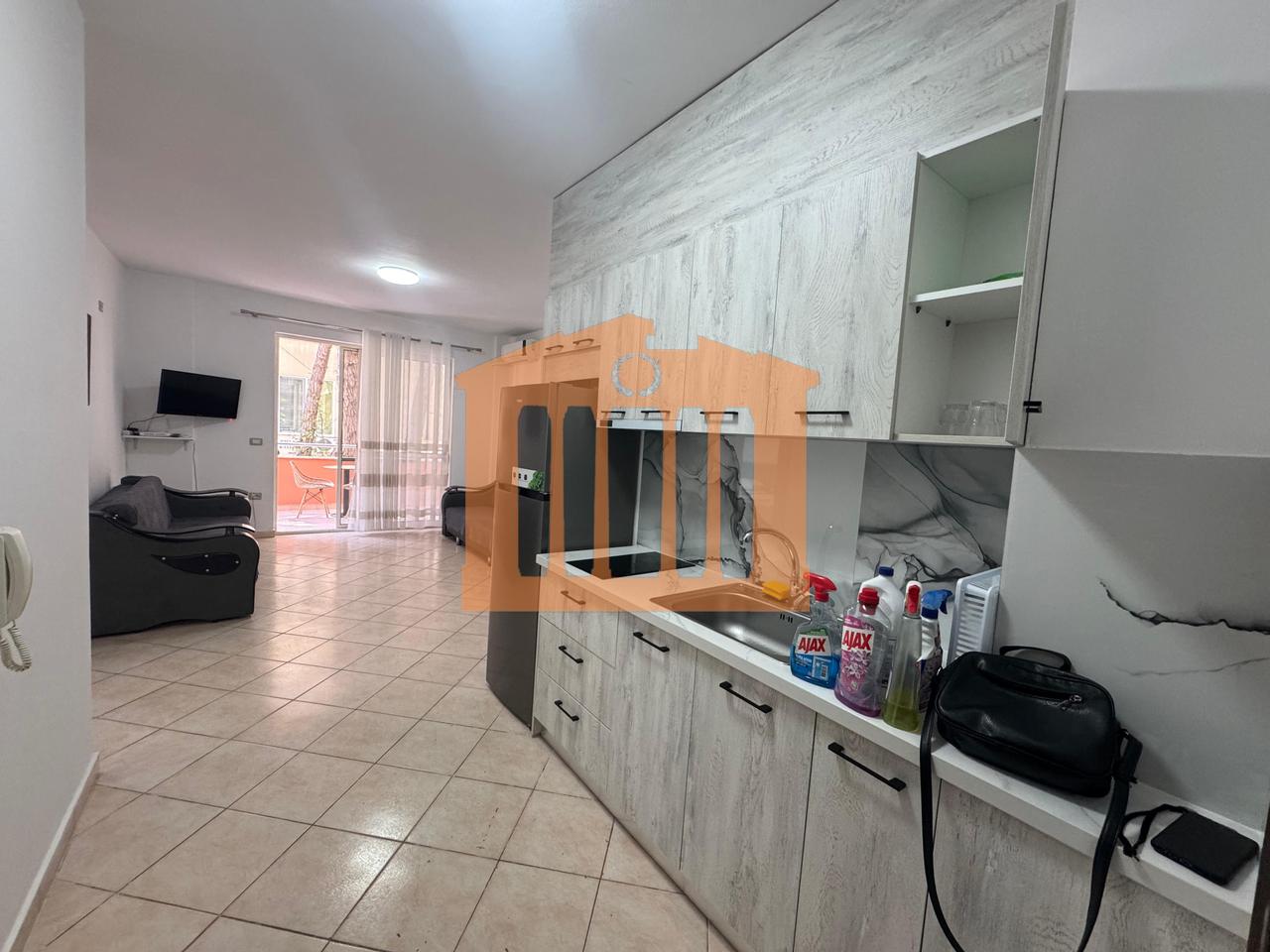 APARTAMENT 1+1 NE MAL TE ROBIT, PER SHITJE !