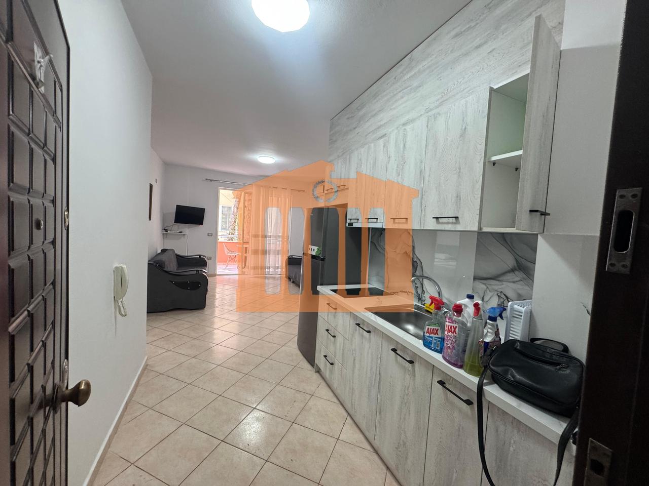 APARTAMENT 1+1 NE MAL TE ROBIT, PER SHITJE !