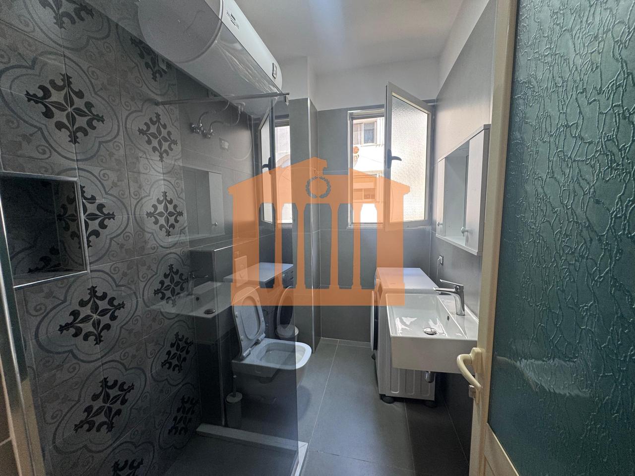 APARTAMENT 1+1 NE MAL TE ROBIT, PER SHITJE !