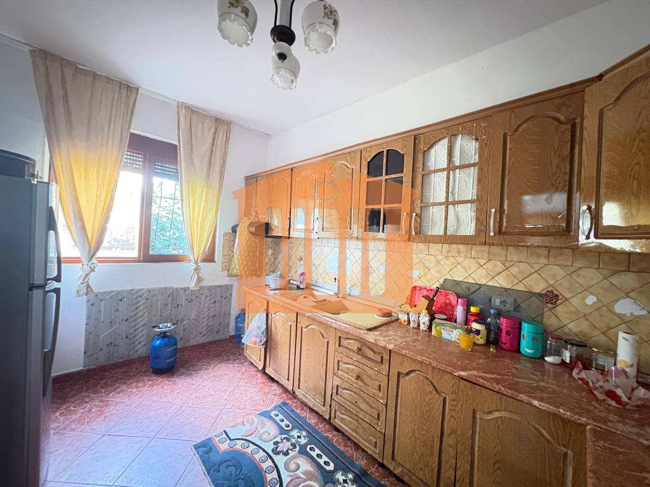 CASA PRIVATA CON TERRENO VICINO ALLA CROCE ROSSA A DURAZZO, IN VENDITA!