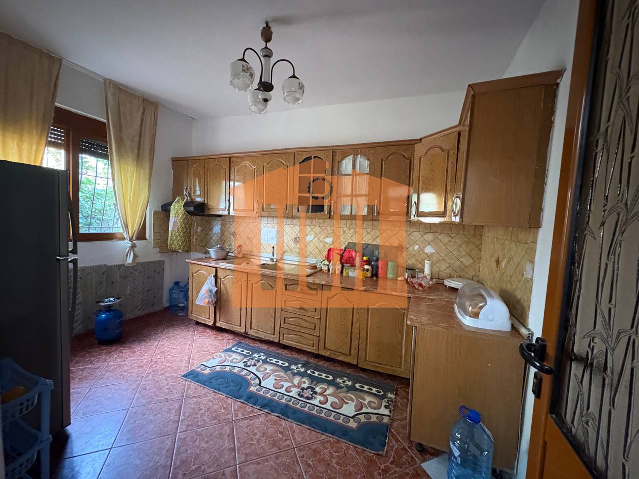 CASA PRIVATA CON TERRENO VICINO ALLA CROCE ROSSA A DURAZZO, IN VENDITA!