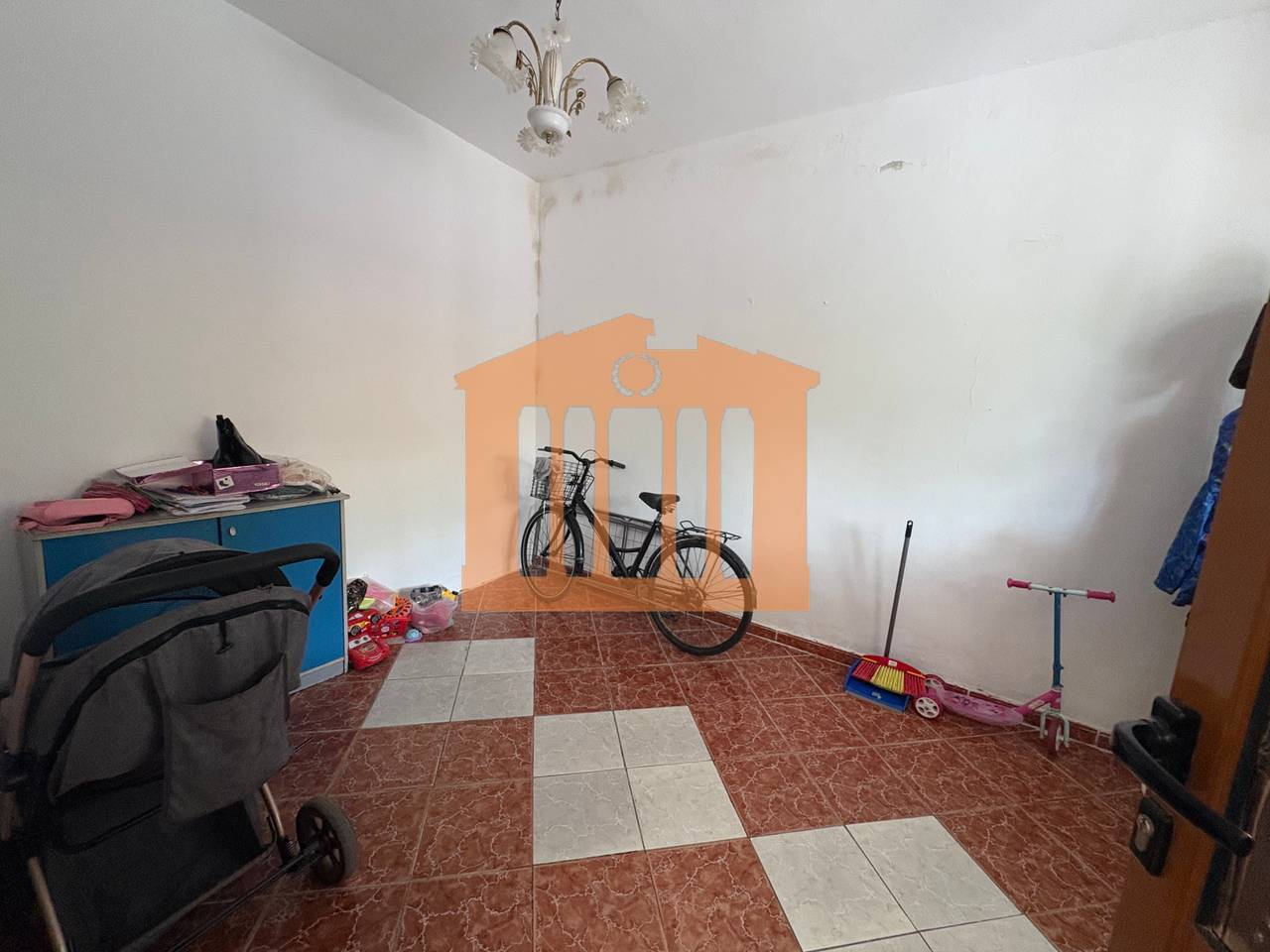 CASA PRIVATA CON TERRENO VICINO ALLA CROCE ROSSA A DURAZZO, IN VENDITA!