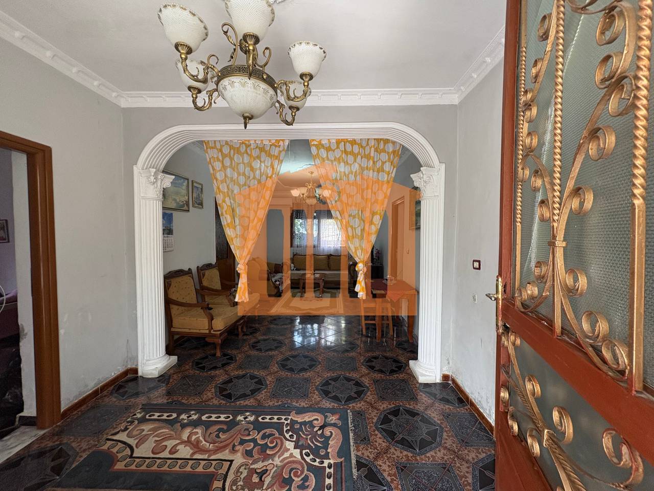 CASA PRIVATA CON TERRENO VICINO ALLA CROCE ROSSA A DURAZZO, IN VENDITA!