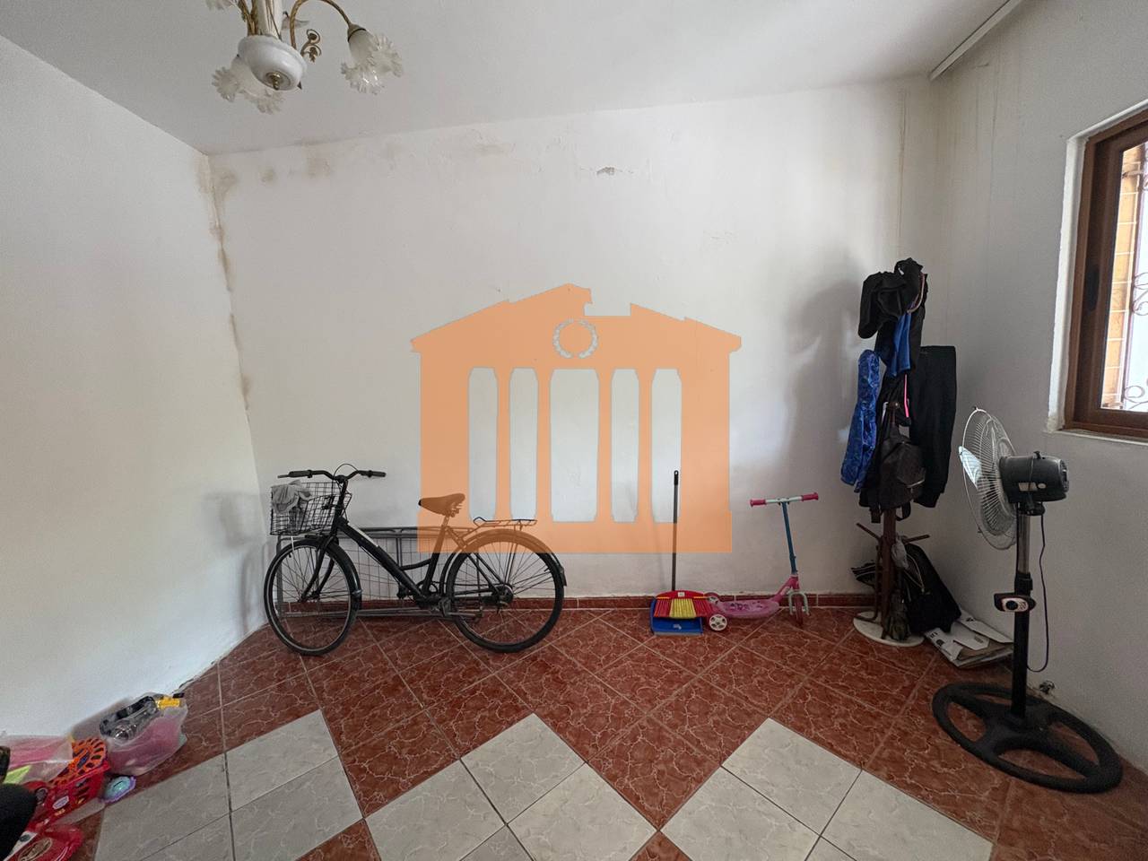 CASA PRIVATA CON TERRENO VICINO ALLA CROCE ROSSA A DURAZZO, IN VENDITA!