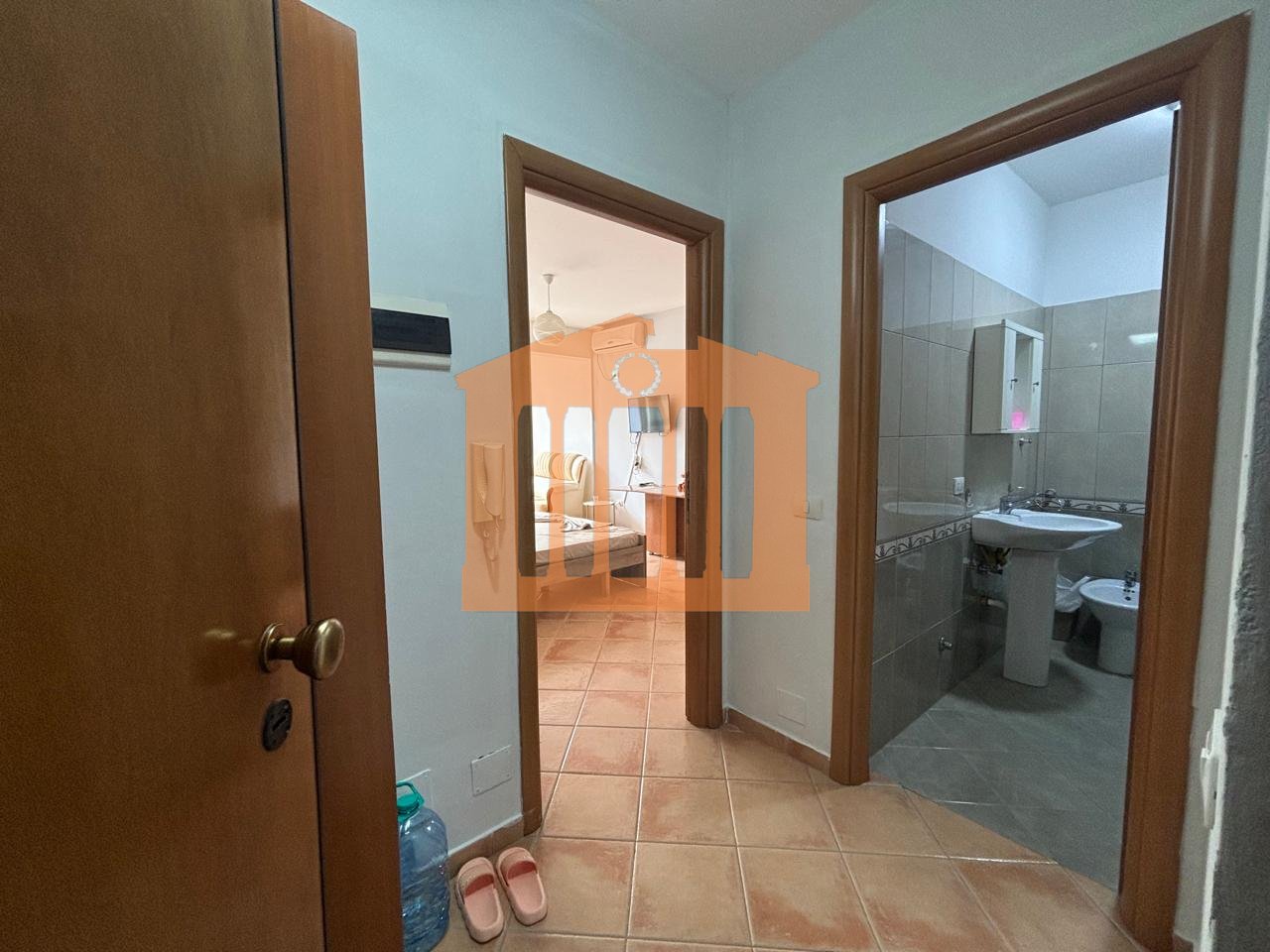 AMPIO MONOLOCALE IN VENDITA!