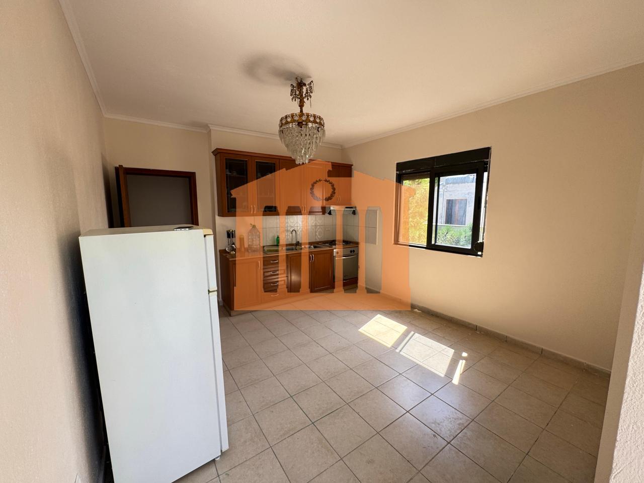 APARTAMENT 1+1 TEK SHKEMBI KAVAJES , PER SHITJE !