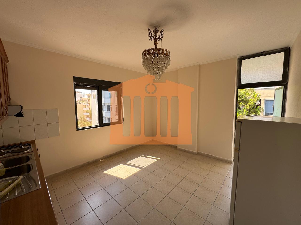 APARTAMENT 1+1 TEK SHKEMBI KAVAJES , PER SHITJE !