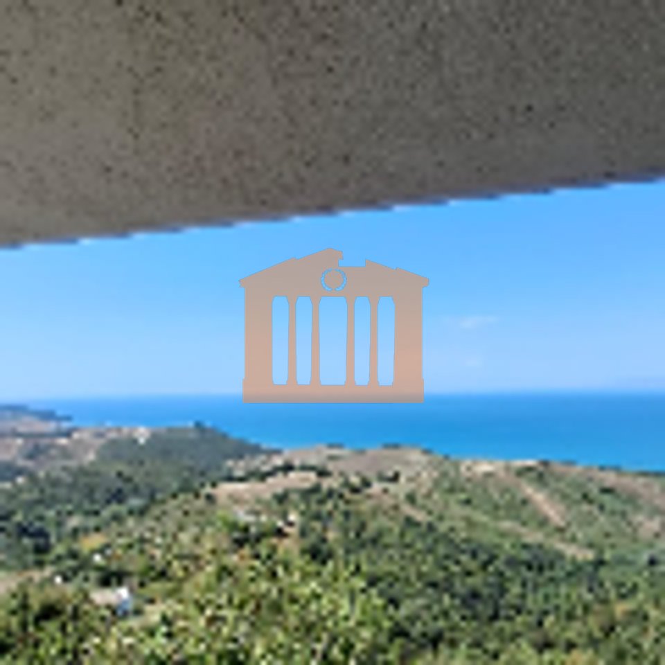 VILË 3 KATESHE ME PAMJE FANTASTIKE NGA DETI, PËR SHITJE!