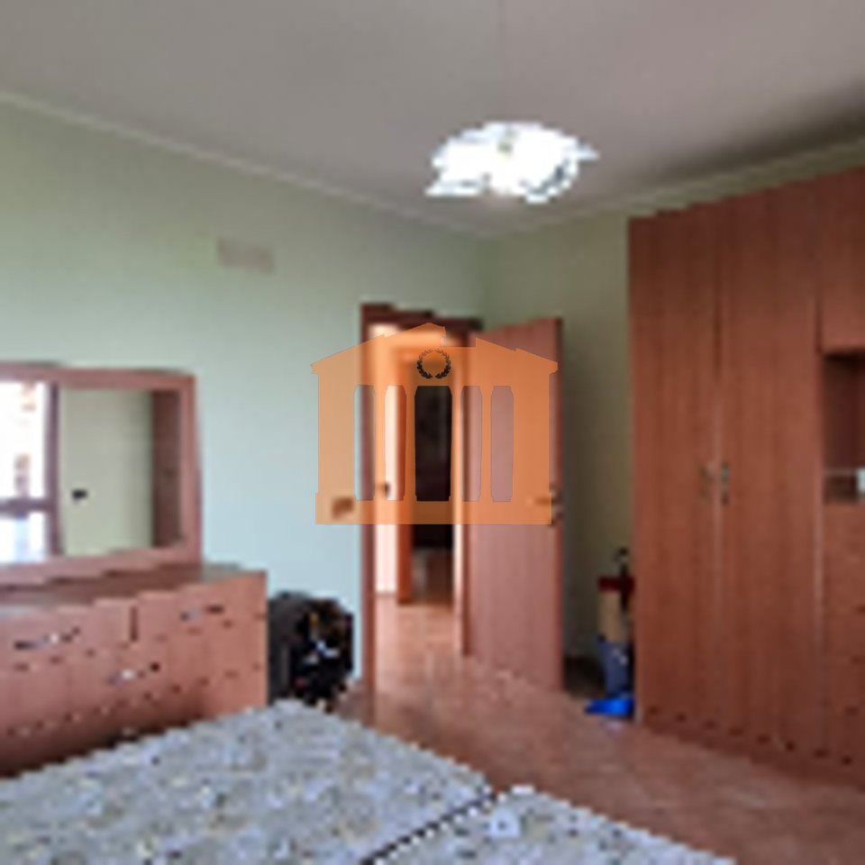VILË 3 KATESHE ME PAMJE FANTASTIKE NGA DETI, PËR SHITJE!