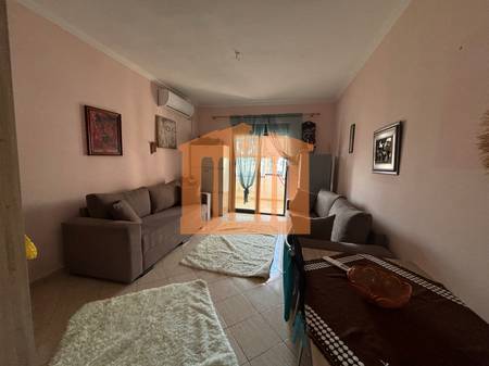 LARGE STUDIO APARTMENT, FOR RENT!