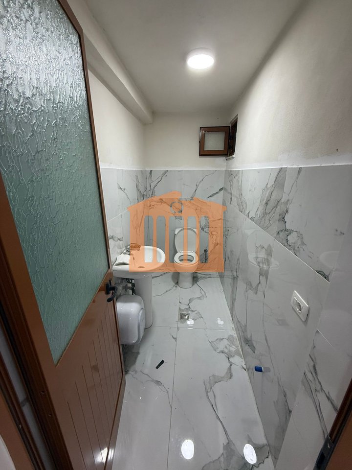 AMBIENT BIZNESI NE SPITALLE DURRES , PER QIRA !