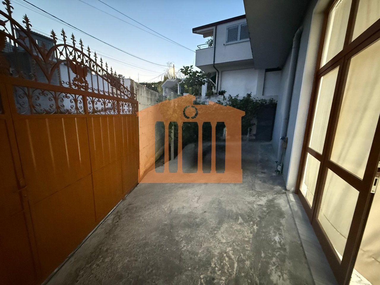 AMBIENT BIZNESI NE SPITALLE DURRES , PER QIRA !