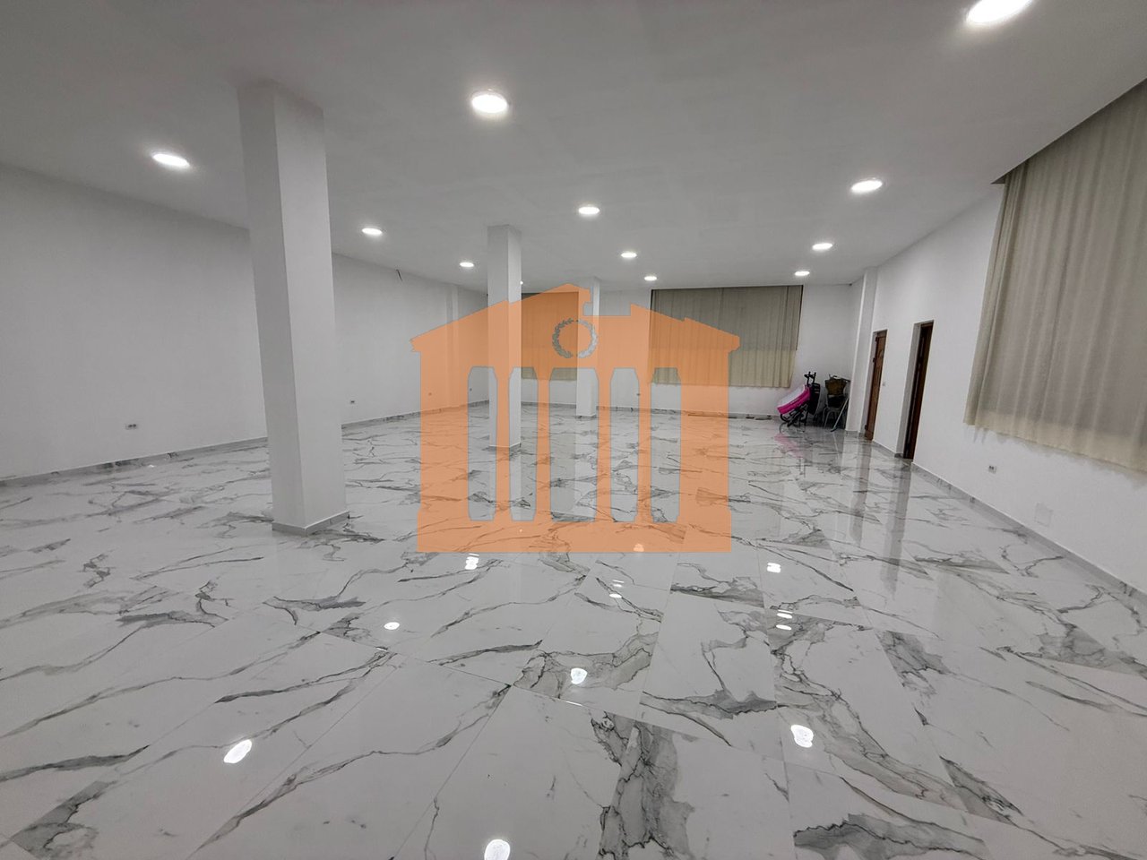 AMBIENT BIZNESI NE SPITALLE DURRES , PER QIRA !