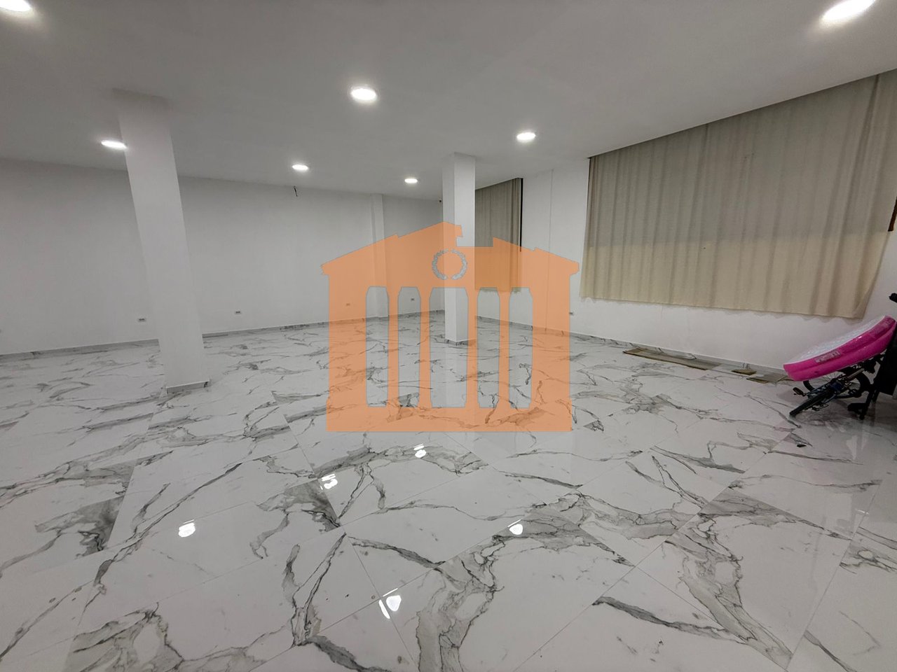 AMBIENT BIZNESI NE SPITALLE DURRES , PER QIRA !