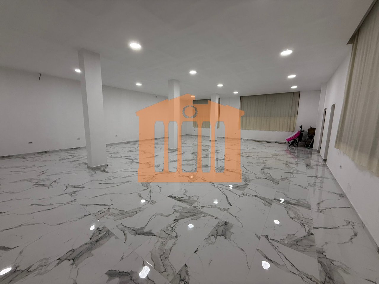 AMBIENT BIZNESI NE SPITALLE DURRES , PER QIRA !