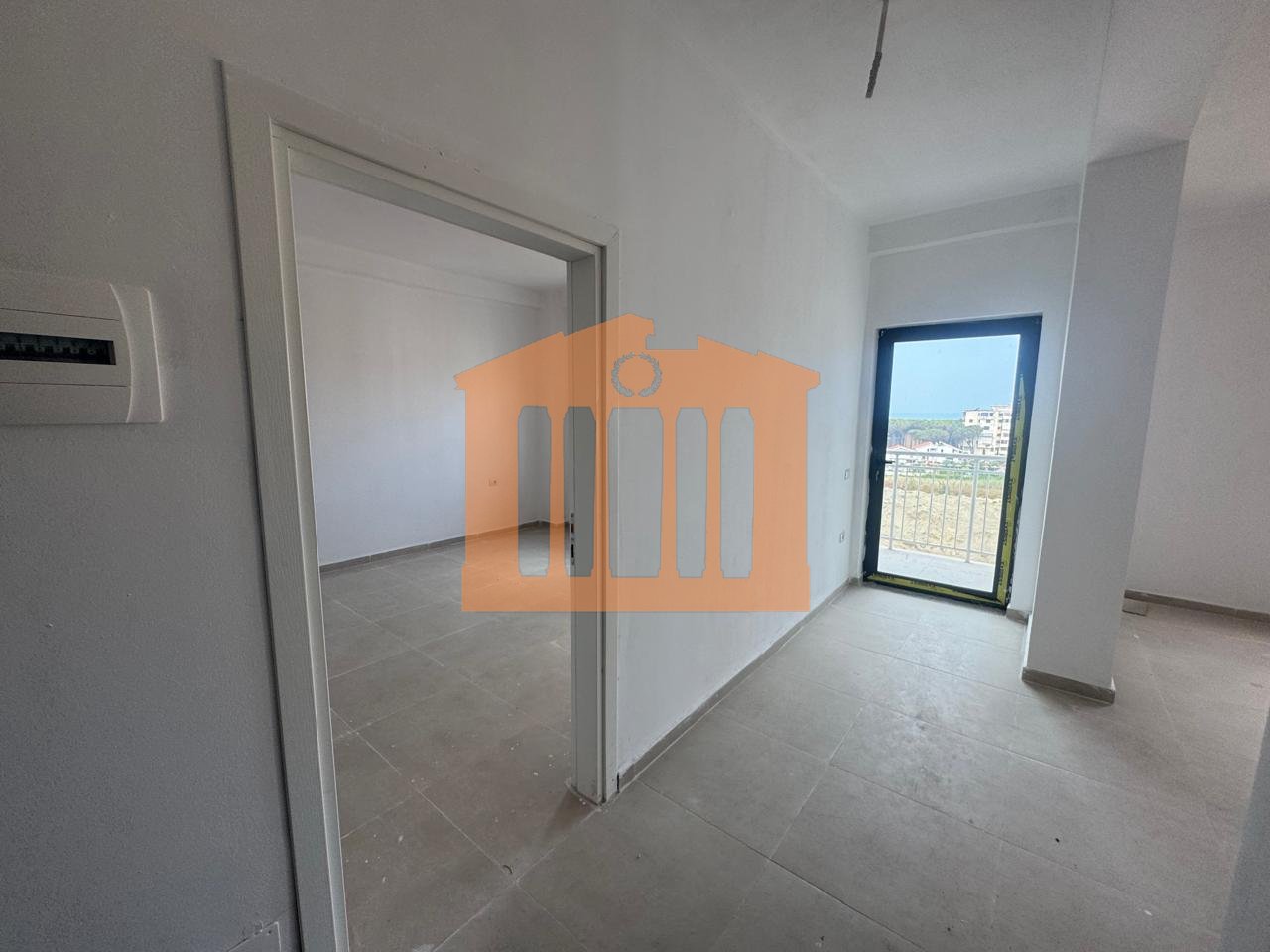 APARTAMENT 1+1 NE MAL TE ROBIT, PER SHITJE !