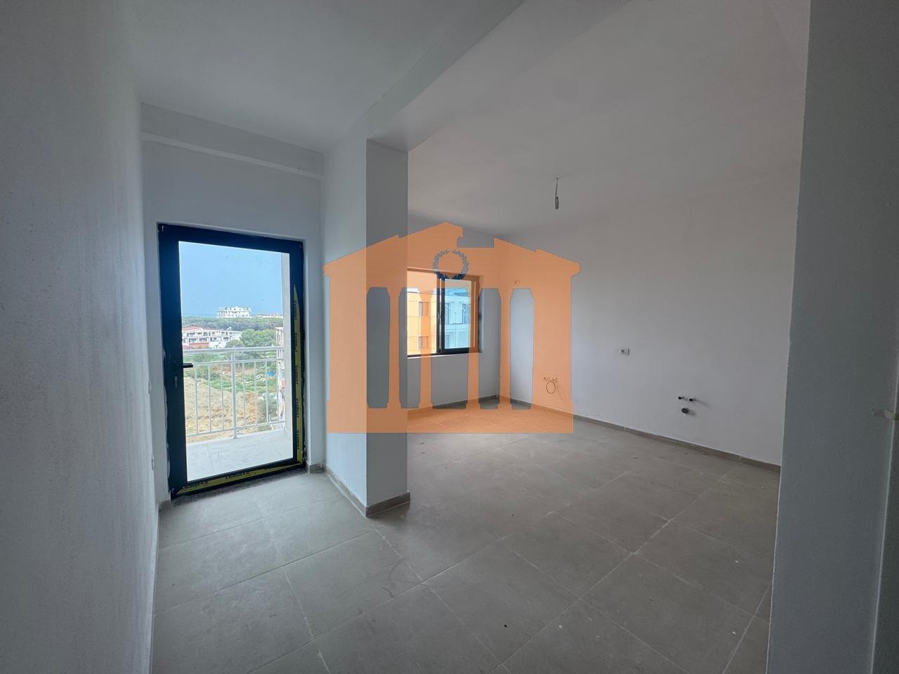 APARTAMENT 1+1 NE MAL TE ROBIT, PER SHITJE !