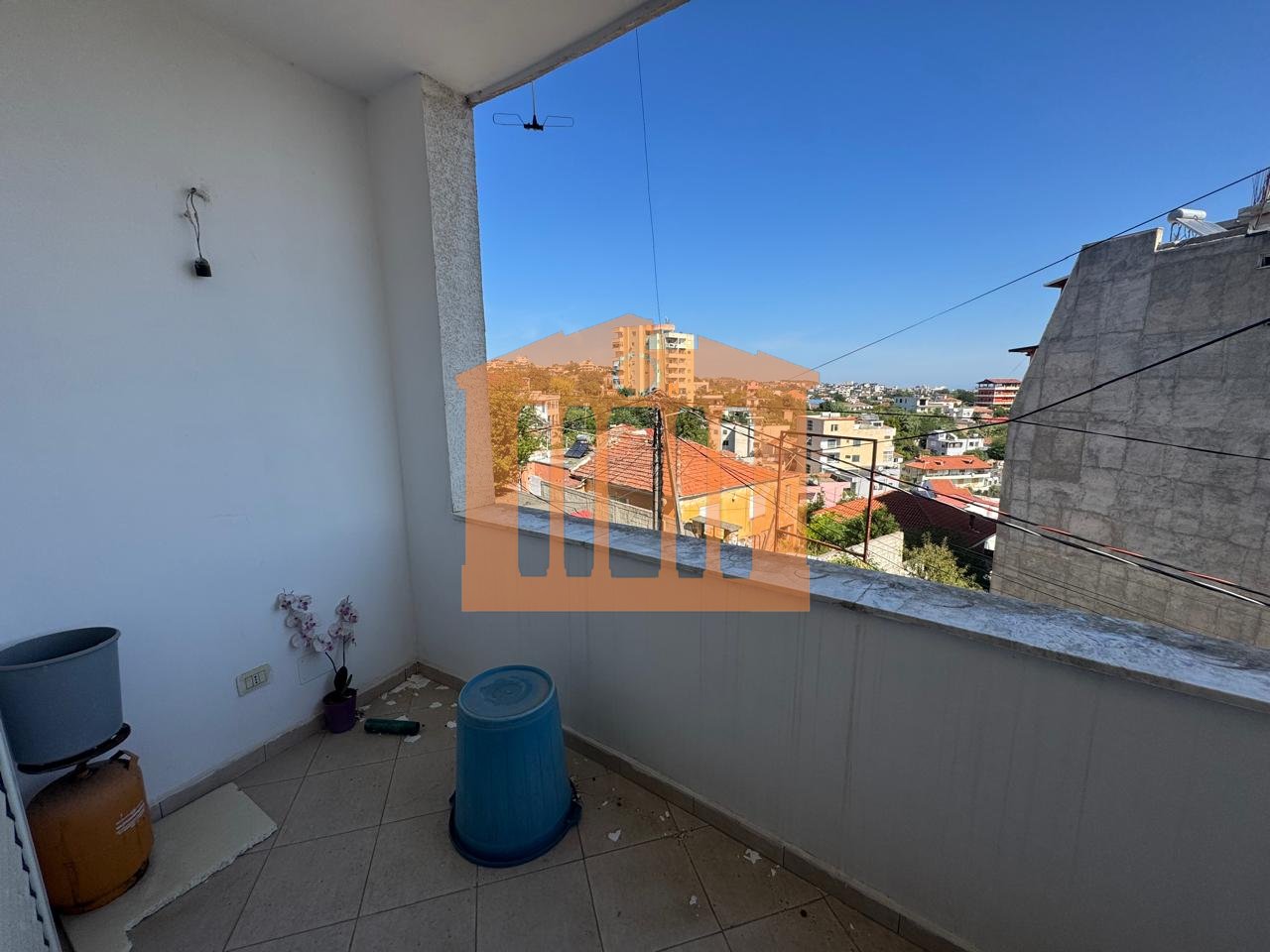 APARTAMENT 2+1 TEK VILA ZOGUT DURRES, PER QIRA !