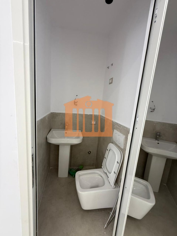 AMBIENT BIZNESI PRANE URES SE DAJLANIT,PER QIRA!