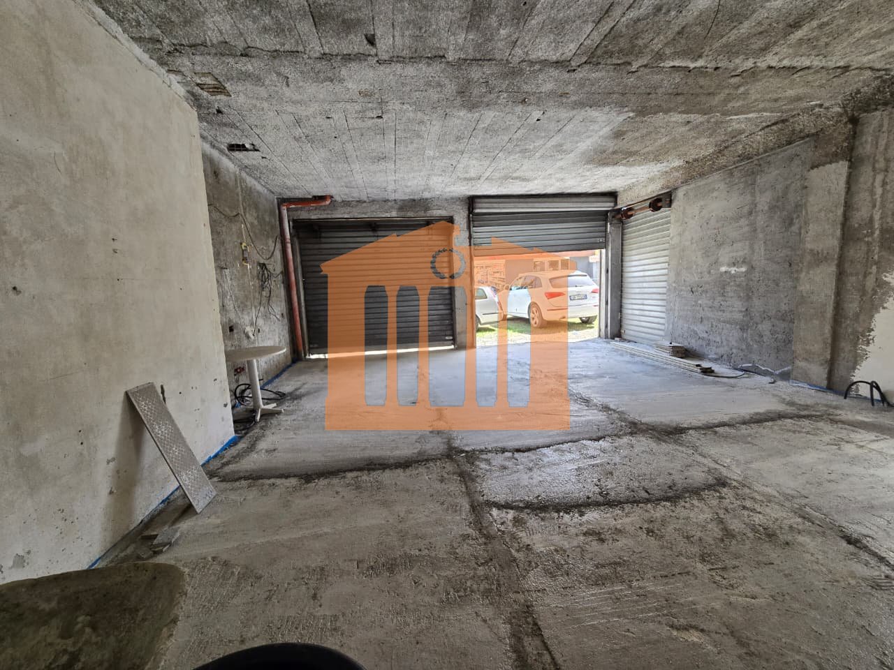 AMBIENT BIZNESI PRANE "KOLEGJIT ENEIDA" DURRES - PER QIRA !
