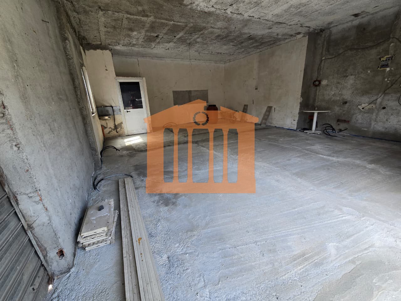 AMBIENT BIZNESI PRANE "KOLEGJIT ENEIDA" DURRES - PER QIRA !