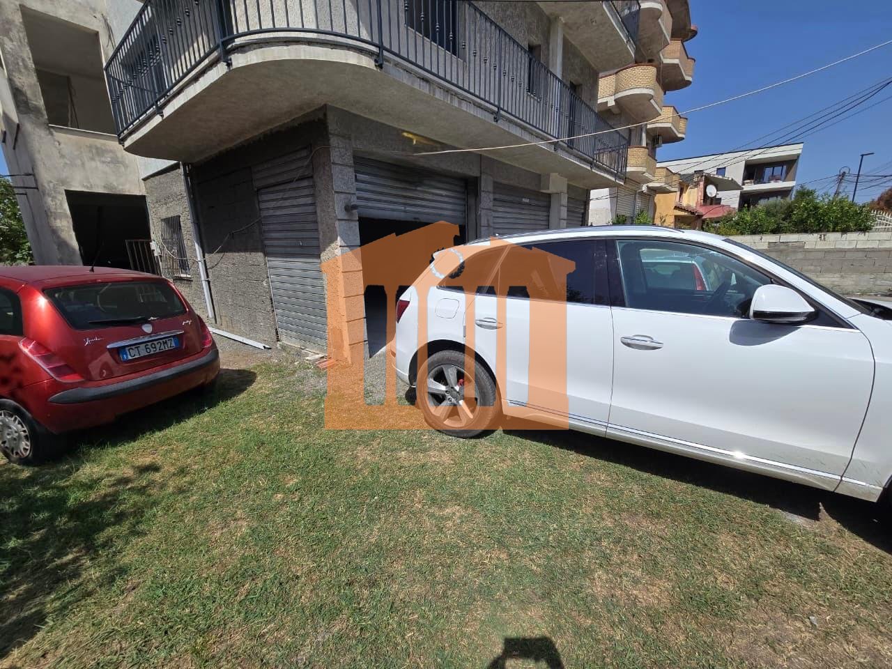AMBIENT BIZNESI PRANE "KOLEGJIT ENEIDA" DURRES - PER QIRA !