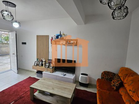 Appartamento 1+1 con cucina separata e posto auto a Spitalle-Durres, in affitto!