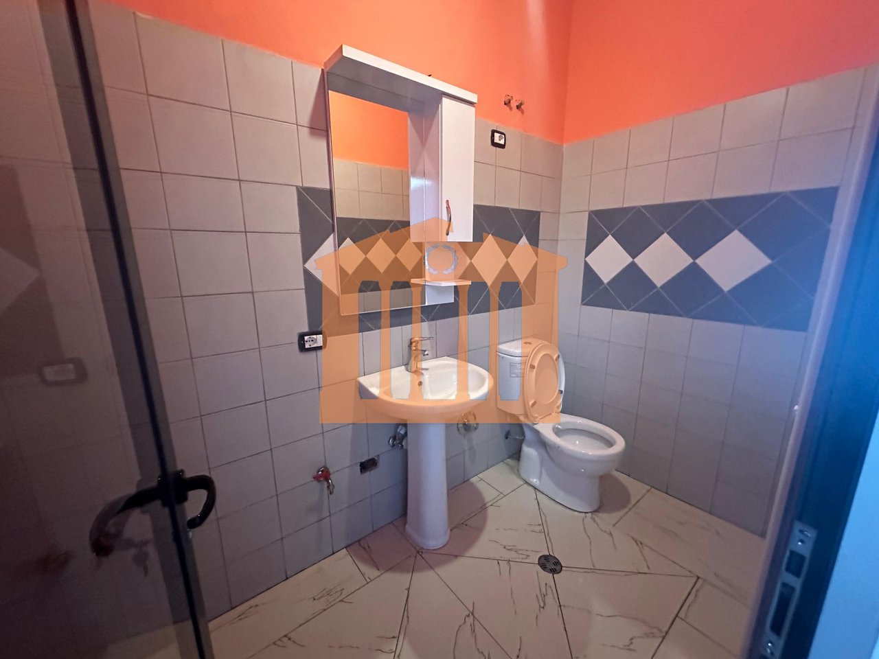 SPAZIO COMMERCIALE A PLEPA, IN AFFITTO!