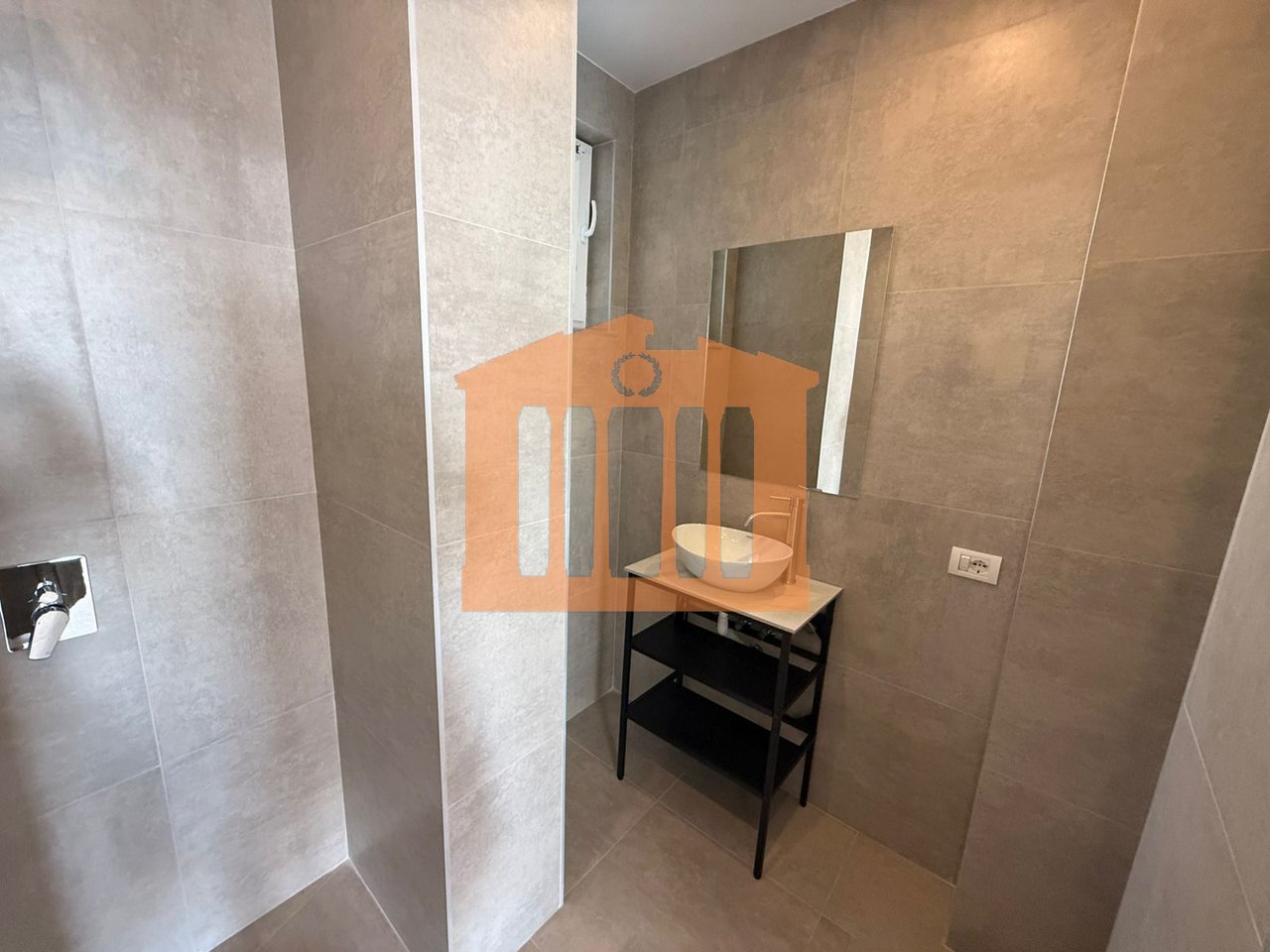 APPARTAMENTO 1+1 VICINO AL CENTRO DI DURAZZO, IN VENDITA!