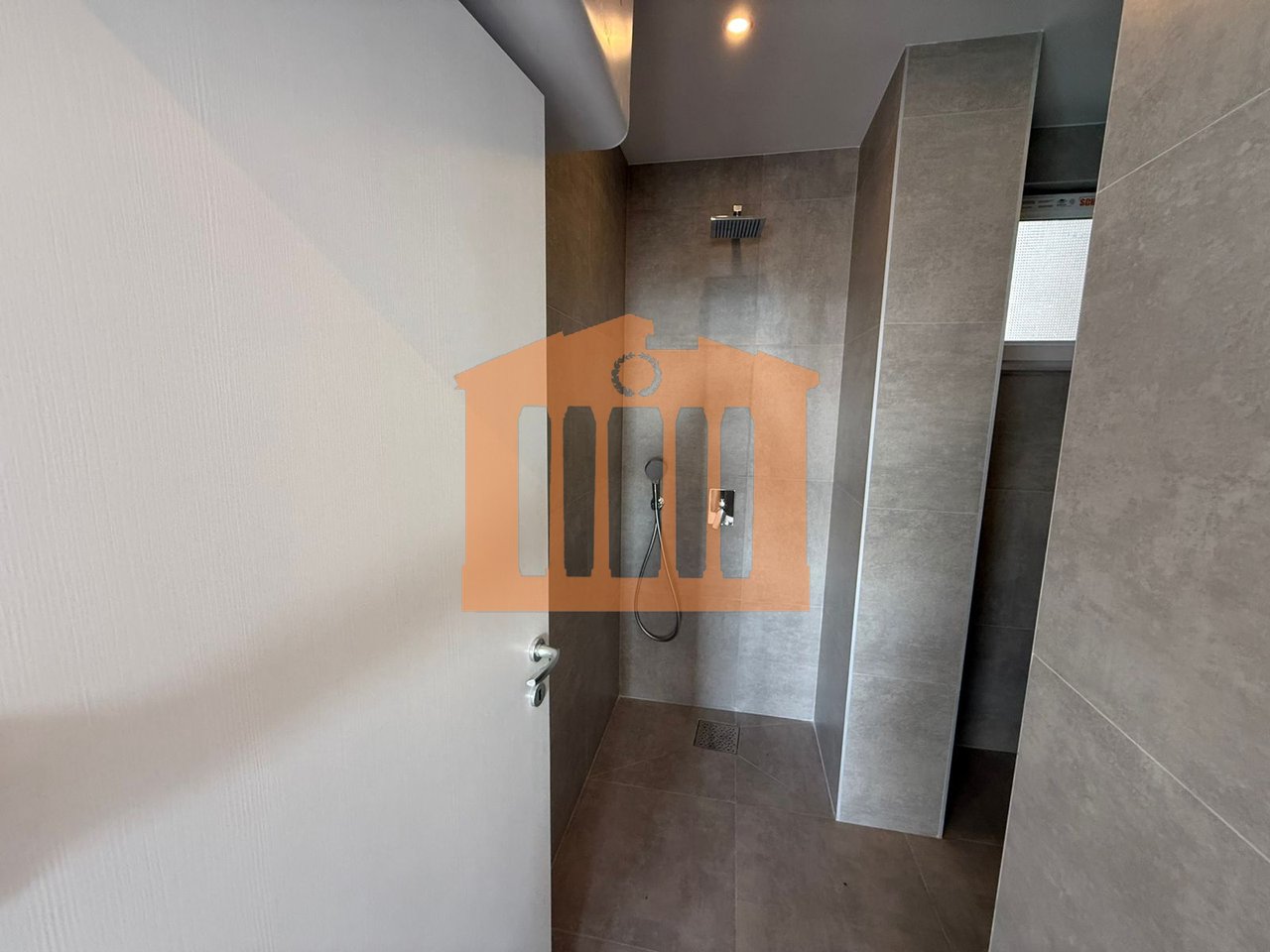 APPARTAMENTO 1+1 VICINO AL CENTRO DI DURAZZO, IN VENDITA!