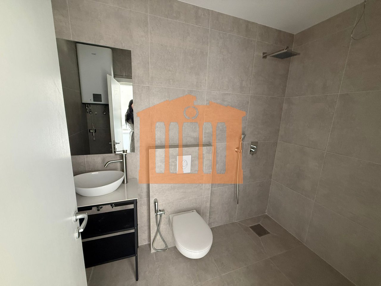 MONOLOCALE VICINO AL CENTRO DI DURAZZO, IN VENDITA!