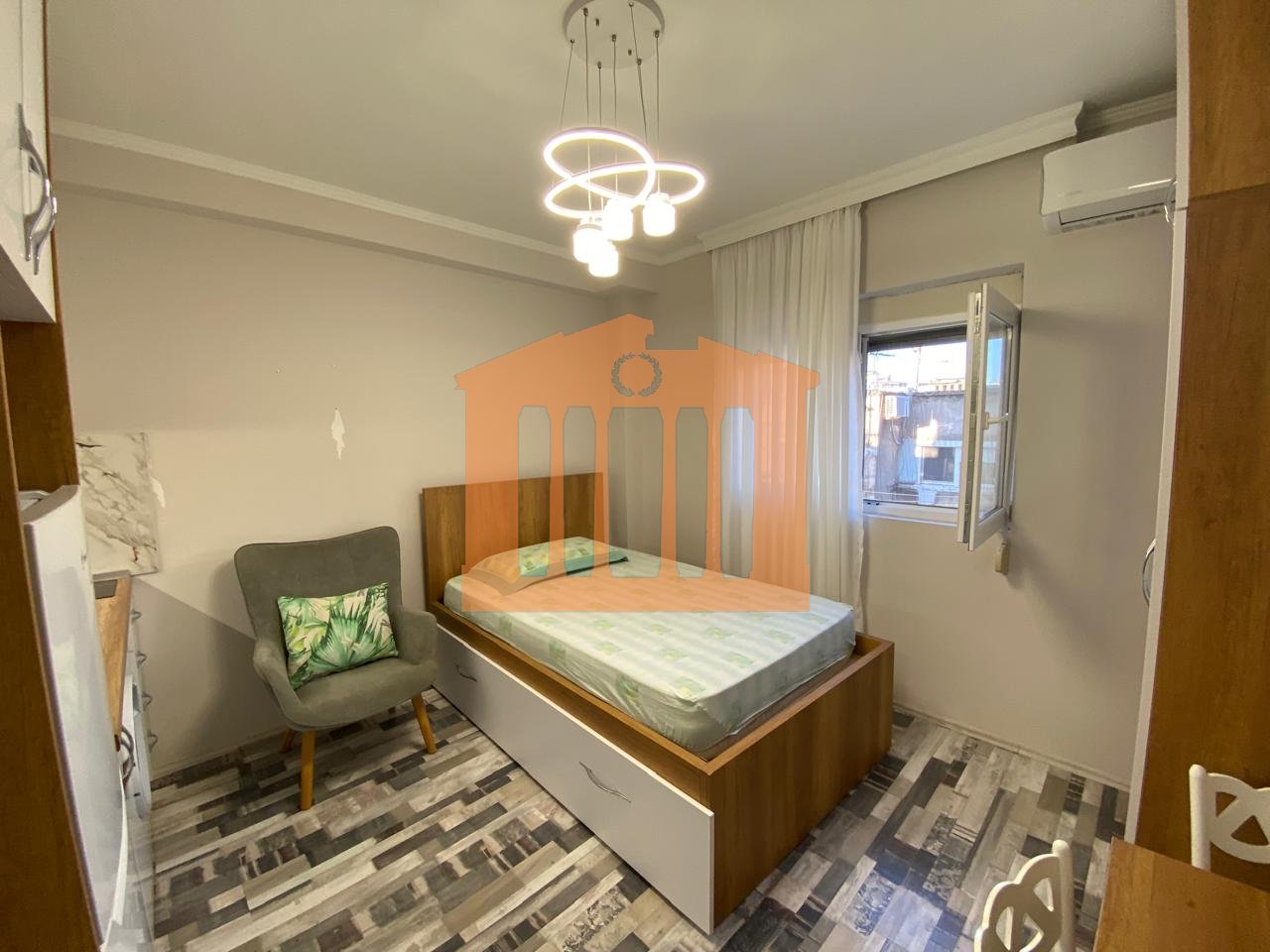 GARSONIERE NE QENDER- DURRES,  PER QIRA!