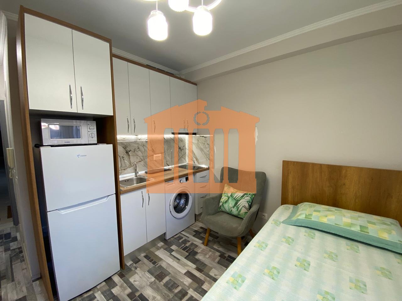 GARSONIERE NE QENDER- DURRES,  PER QIRA!