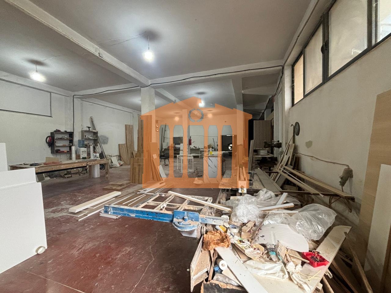 GODINE BIZNESINE XHAFZOTAJ, PER SHITJE!