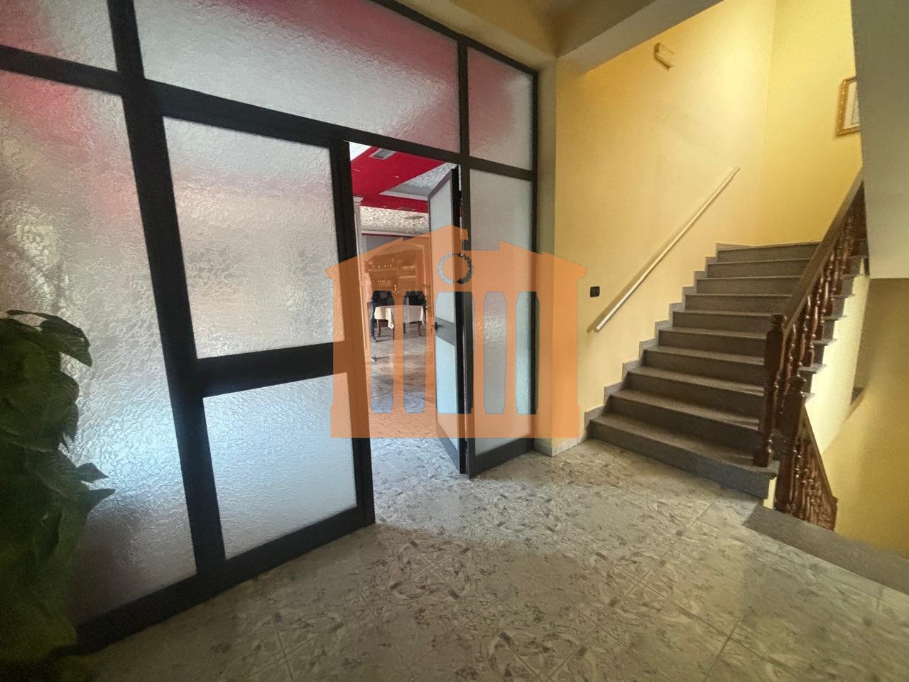 GODINE BIZNESINE XHAFZOTAJ, PER SHITJE!