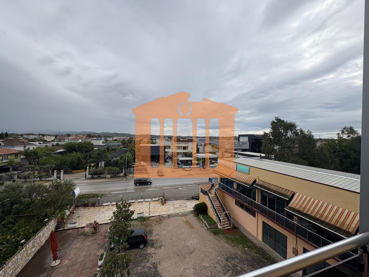 GODINE BIZNESINE XHAFZOTAJ, PER SHITJE!