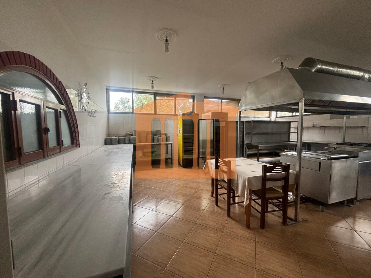 GODINE BIZNESINE XHAFZOTAJ, PER SHITJE!