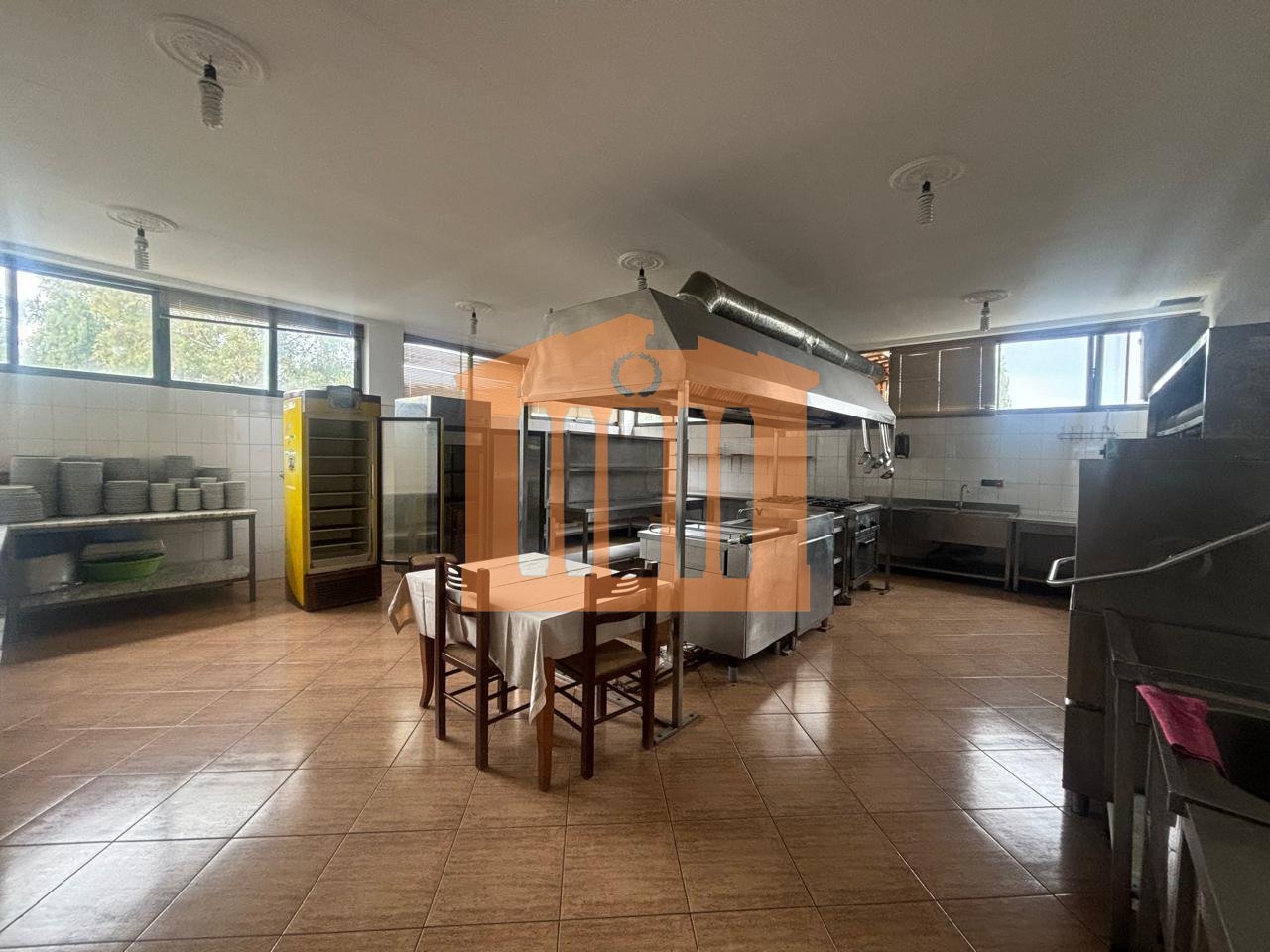 GODINE BIZNESINE XHAFZOTAJ, PER SHITJE!