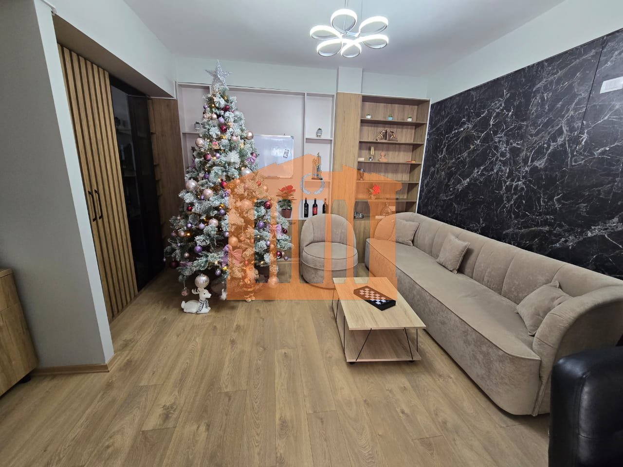 SHITET INVESTIMI DHE JEPET ME QIRA AMBIENTI NE VOLLGA !